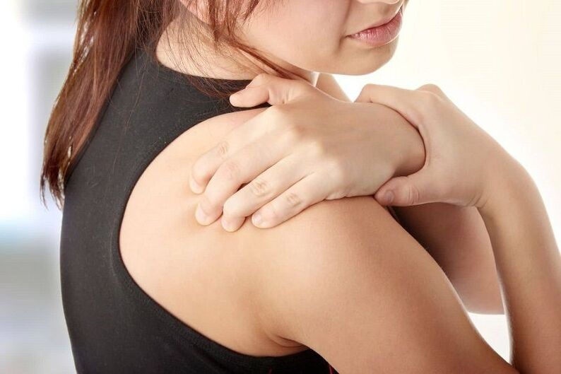 In the case of cervical osteochondrosis, the pain radiates to the shoulder